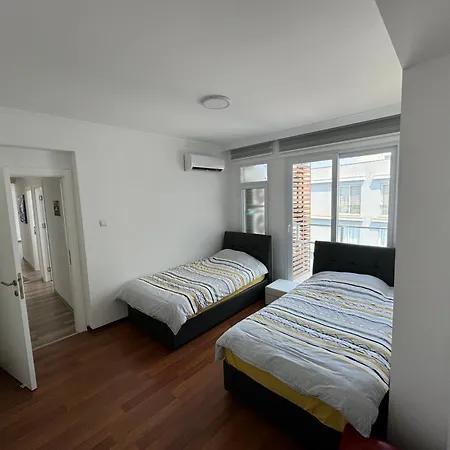 Luxurious 3-bedroom Seaview Penthouse With Panoramic Sea Views At Kyrenia Center Lejlighed